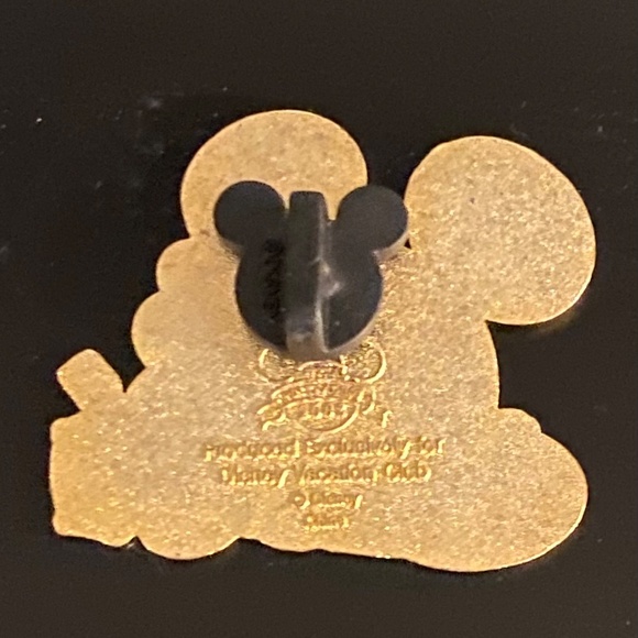 🌎 Disney Vacation Club Member Pin 2008 Mickey Travels Globe with Suitcase 🧳DVC - Picture 5 of 6